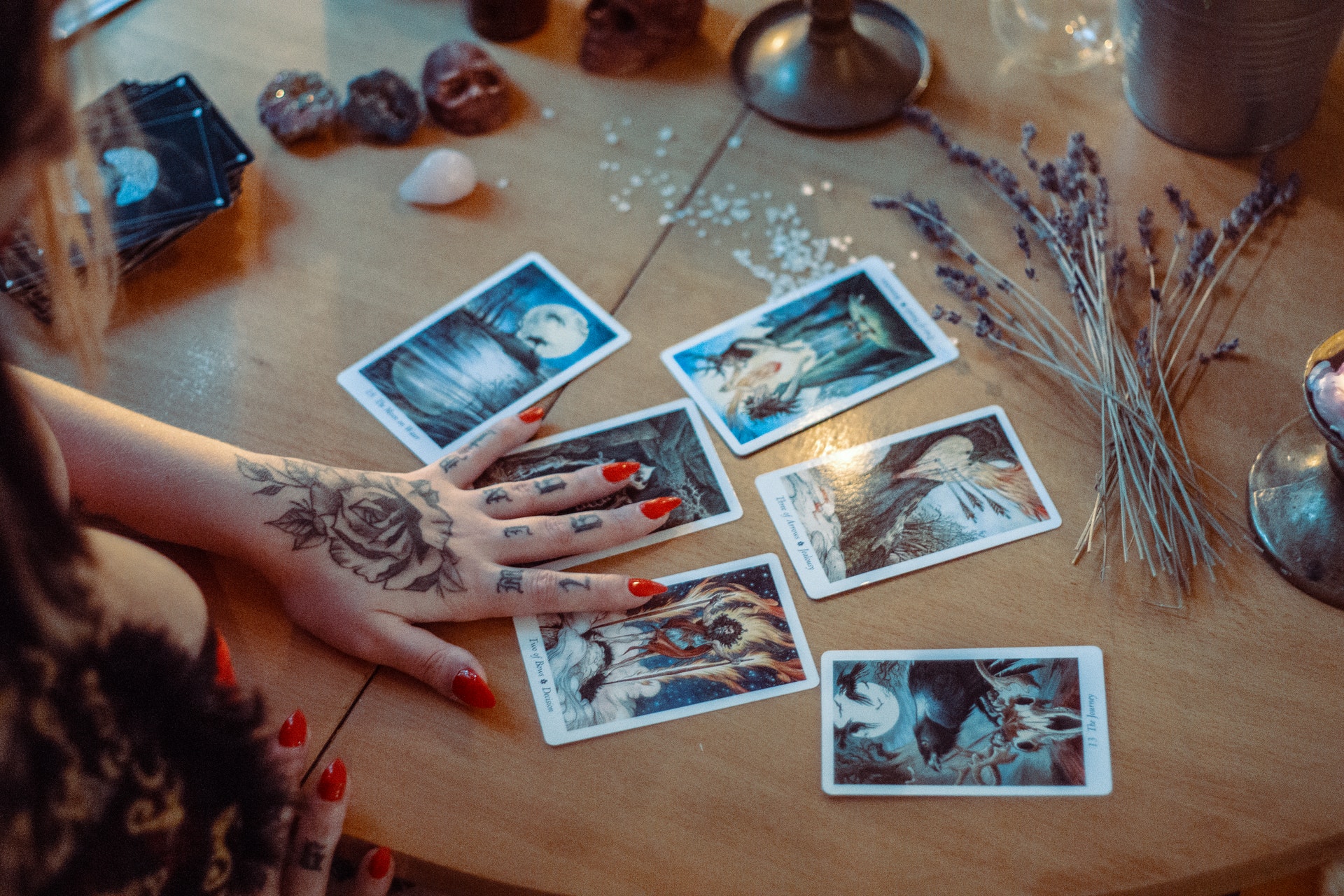 Tarot: Cómo leer las cartas del tarot y dominar la astrología, los signos del Zodiaco y aprovechar sus habilidades psíquicas